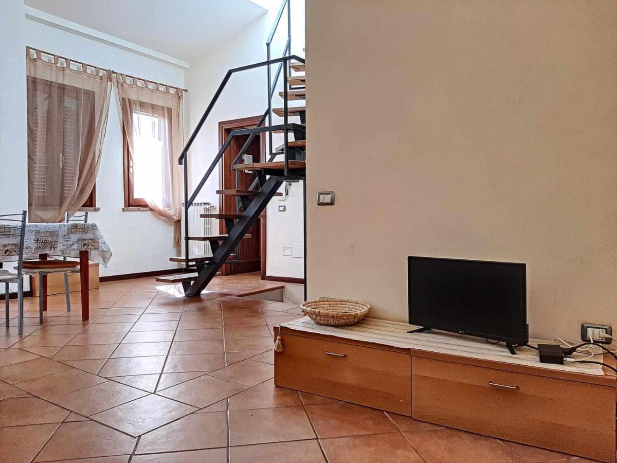 Ospitaci Appartamenti San Salvatore 폴리뇨 외부 사진