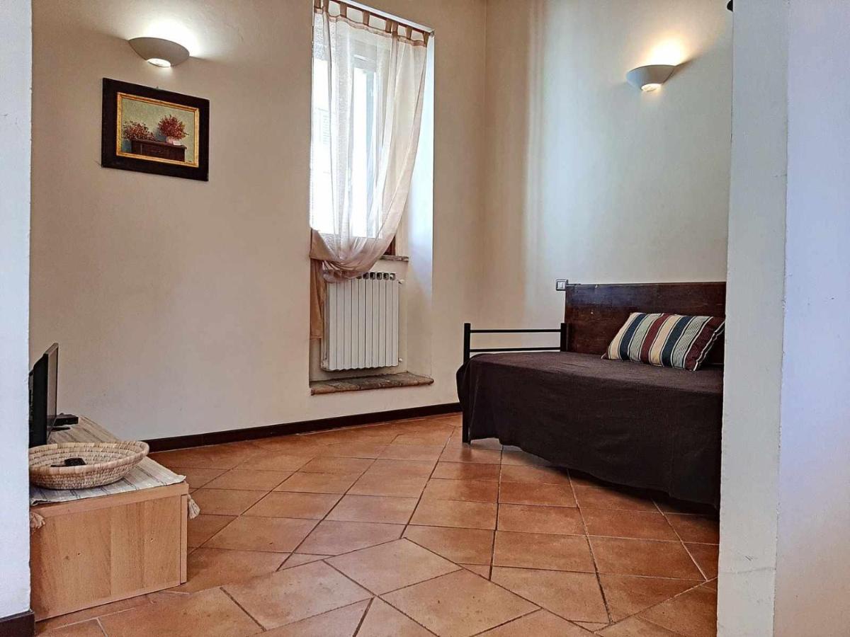 Ospitaci Appartamenti San Salvatore 폴리뇨 외부 사진