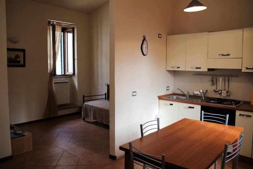 Ospitaci Appartamenti San Salvatore 폴리뇨 외부 사진